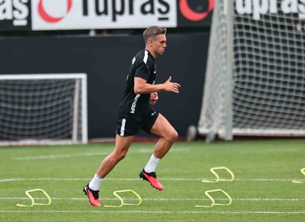 Beşiktaş, transfer döneminde 10 yeni futbolcu kadrosuna kattı
